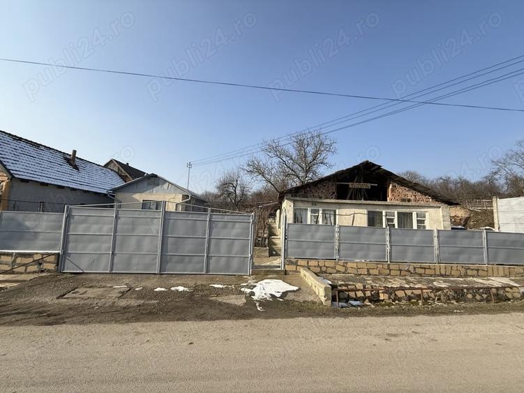 Casă cu 3 camere în Coșeiu