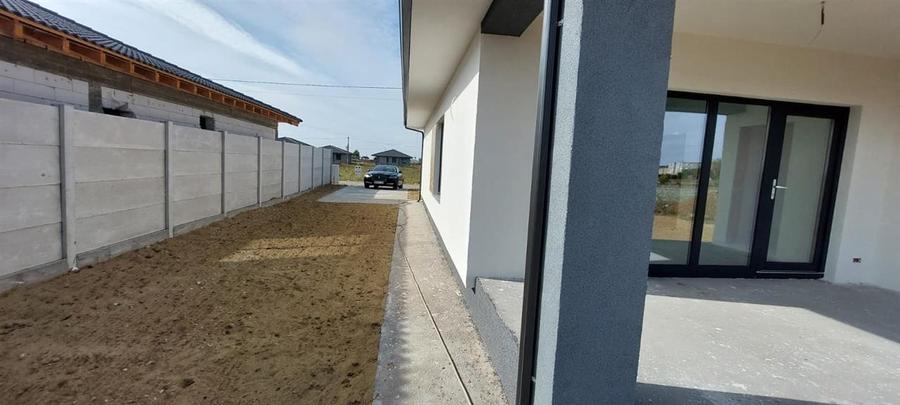 Casă cu 3 camere cu Teren 553 Mp în Sântandrei