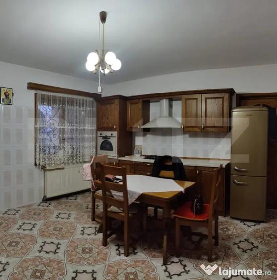 Casă cu 6 camere cu Teren 1178 Mp în Cetate