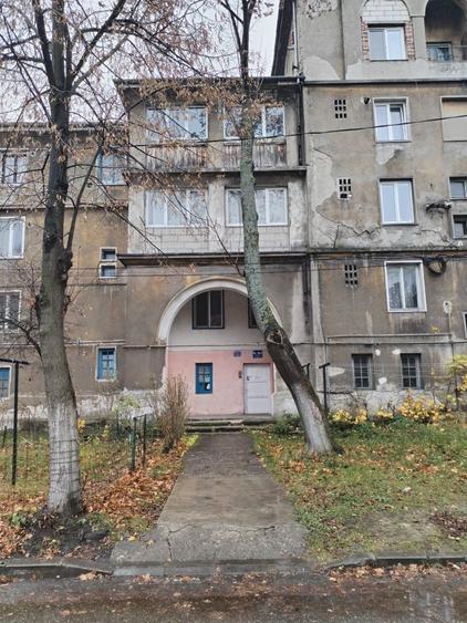 Garsonieră decomandată în Central