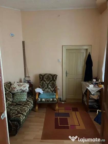 Casă cu 3 camere cu Teren 532 Mp în Central