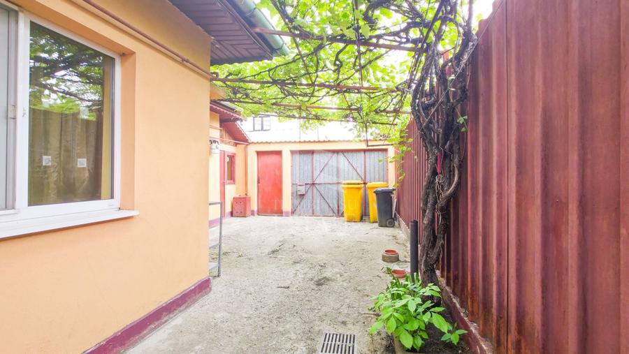 Casă individuală cu 4 camere cu Canalizare în Rahova