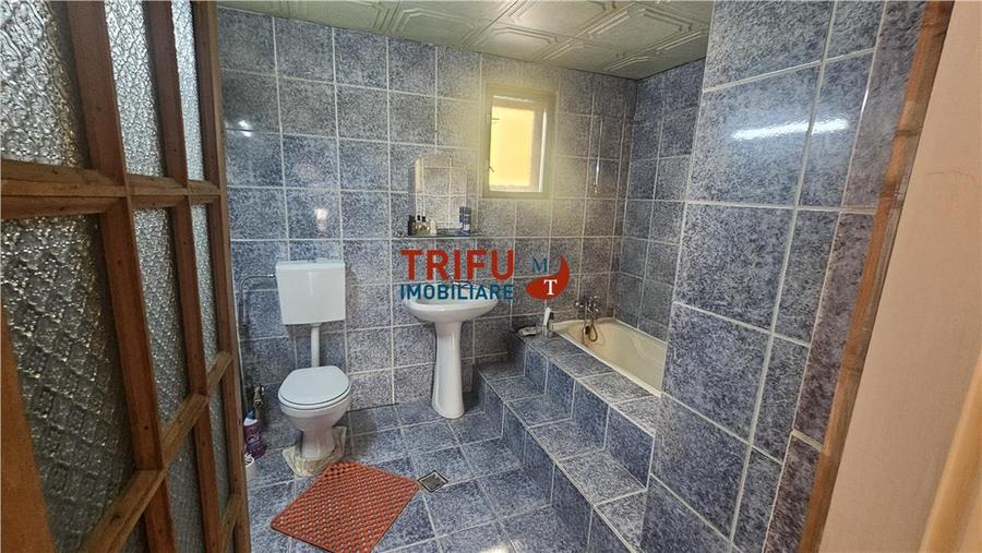 Casă individuală cu 7 camere cu Canalizare în Tolstoi
