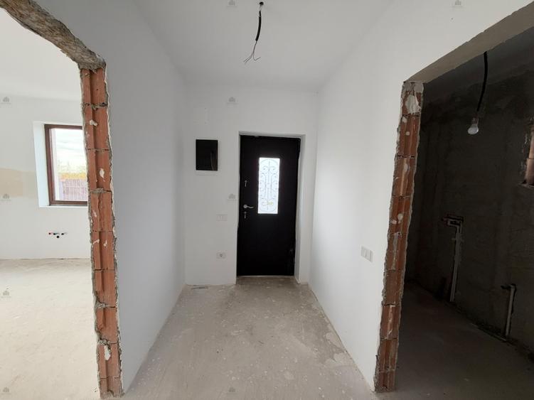 Casă individuală cu 5 camere cu Garaj în Popești-Leordeni