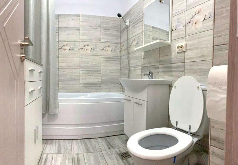 Apartament cu 3 camere decomandat în Titan
