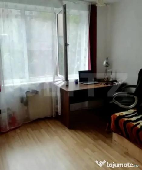 Apartament cu 3 camere semidecomandat în Central