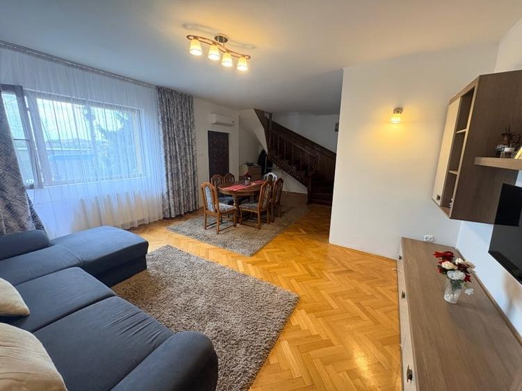 Duplex cu 5 camere cu Canalizare în Central
