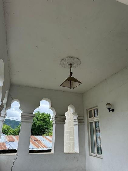 Casă individuală cu 7 camere cu Canalizare în Central