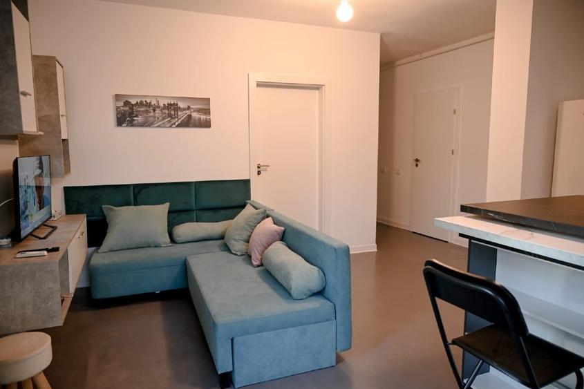 Apartament cu 3 camere decomandat, mobilat în Take Ionescu