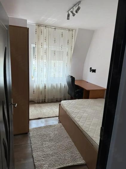 Apartament cu 3 camere decomandat în Girocului
