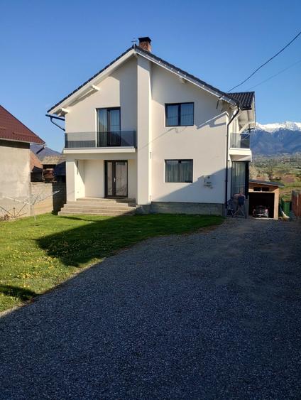 Casă cu 4 camere în Central
