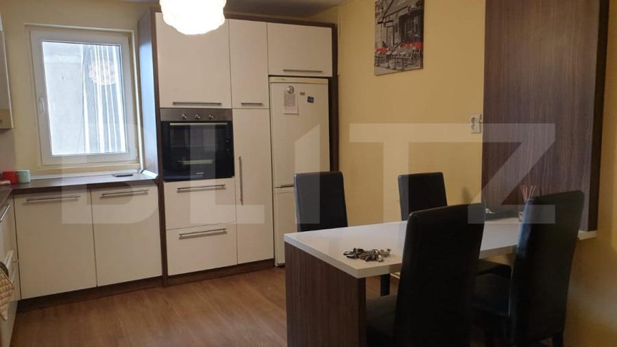 Apartament cu 4 camere decomandat în Tudor