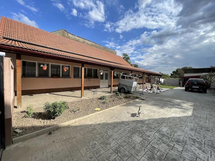 Casă cu Teren 1798 Mp în Iecea Mare