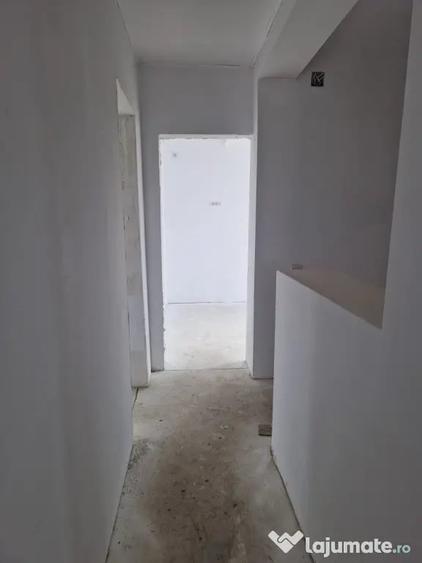 Casă cu 4 camere cu Teren 400 Mp în Central