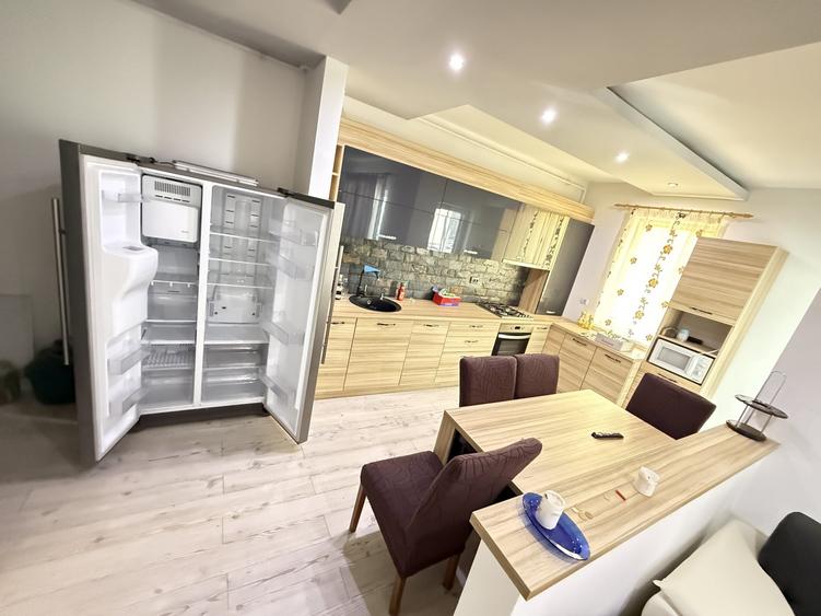 Apartament cu 3 camere semidecomandat, mobilat în Florești