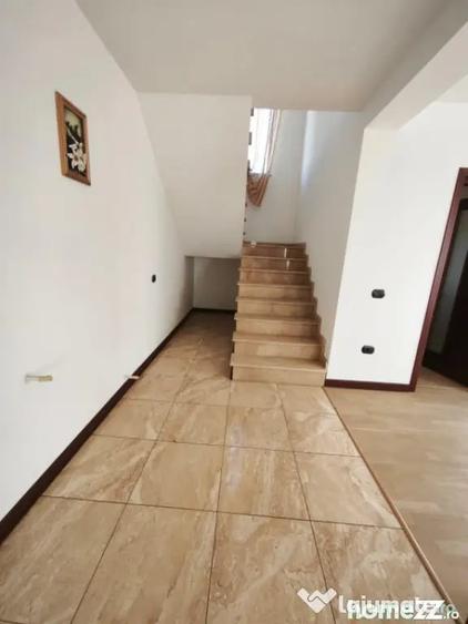 Casă cu 5 camere cu Teren 1792 Mp în Mitocu Dragomirnei