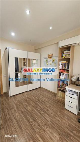 Apartament cu 3 camere decomandat, mobilat în Est