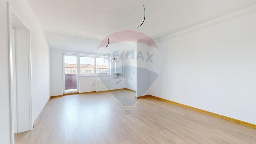Apartament cu 2 camere semidecomandat, mobilat în Sânpetru