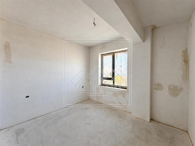 Apartament cu 2 camere decomandat în Exterior Vest