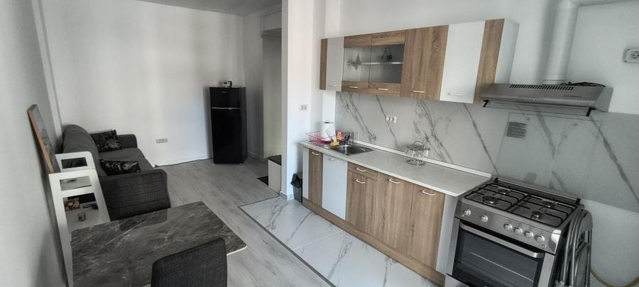Apartament cu 2 camere decomandat în Roșu