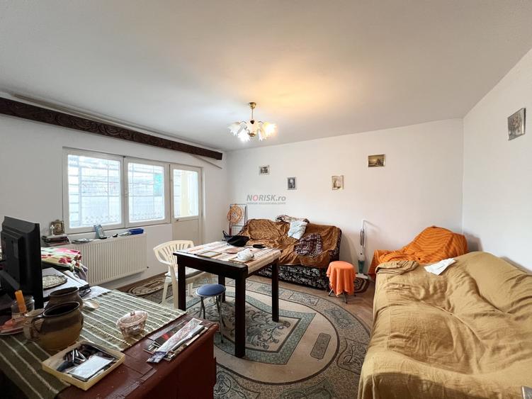 Apartament cu 3 camere decomandat în Pucioasa