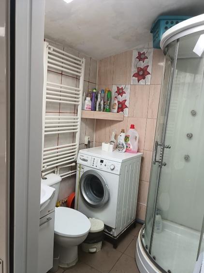 Casă individuală cu 5 camere cu Canalizare în Central