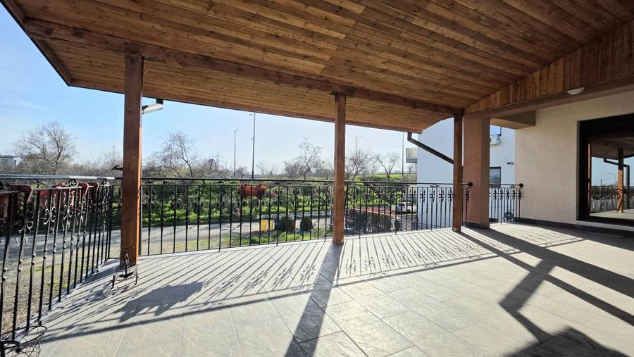 Casă individuală cu 6 camere cu Garaj în Mamaia-Sat