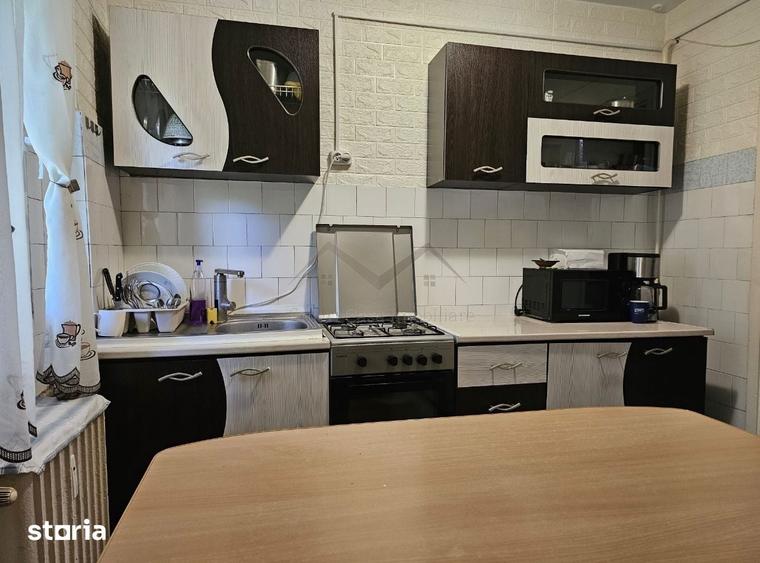 Apartament cu 3 camere semidecomandat în Central