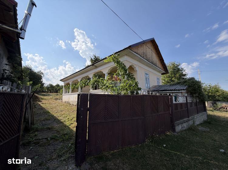 Casă cu 3 camere cu Teren 900 Mp în Soveja