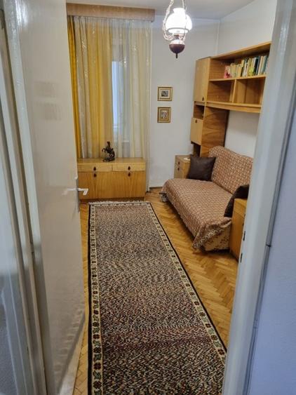 Apartament cu 3 camere decomandat în Calea București