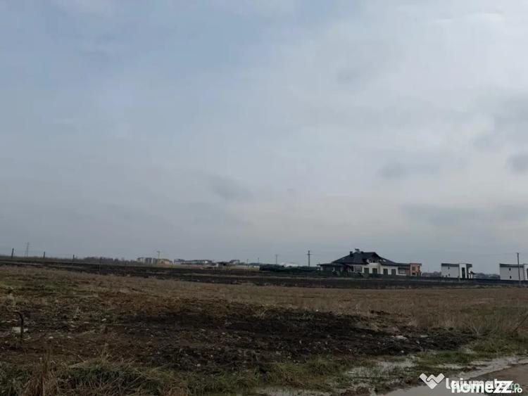 Teren de 5700 mp, în Central