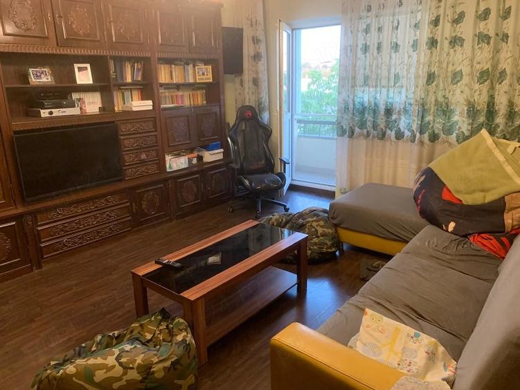 Apartament cu 4 camere decomandat în Central