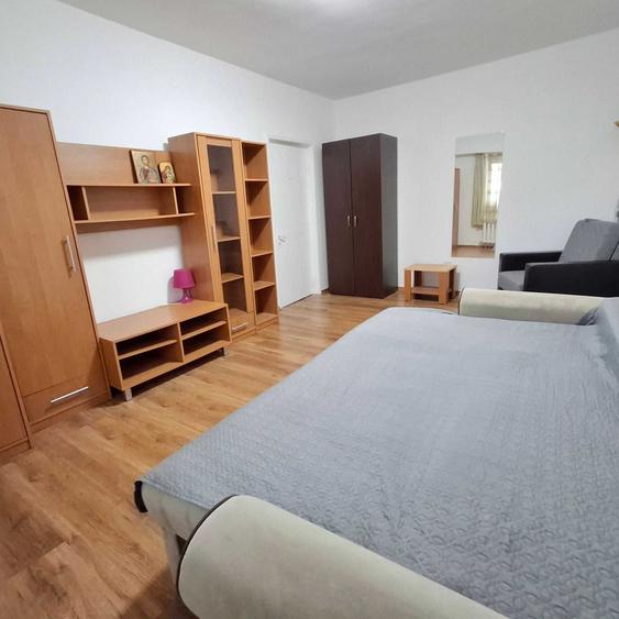 Garsonieră decomandată în Central