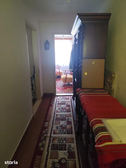 Casa de vanzare cu garaj ?i pivni?a - 4