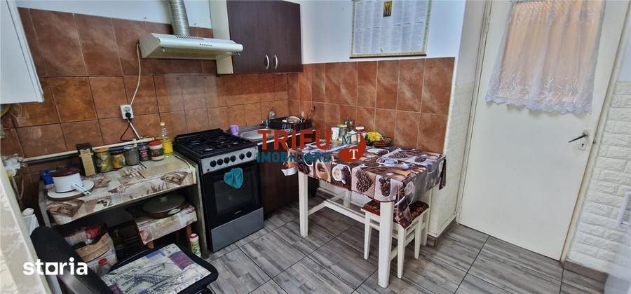 Apartament cu 3 camere decomandat în Cetate