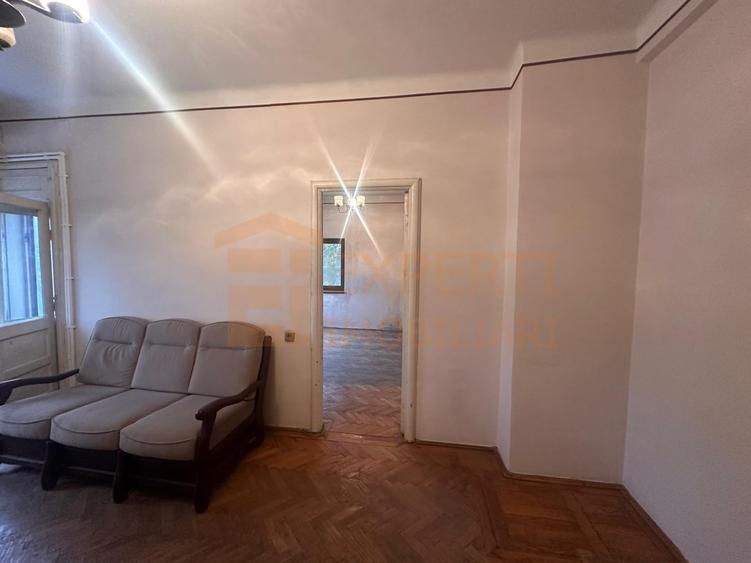 Apartament cu 3 camere decomandat în Central