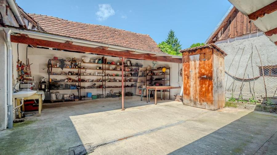 Casă individuală cu 5 camere cu Garaj în Feldioara (Ucea)