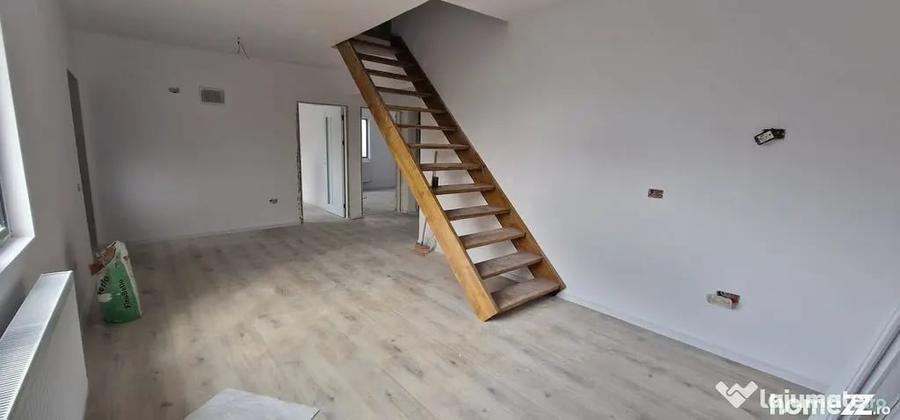 Casă cu 5 camere cu Teren 200 Mp în Lumina
