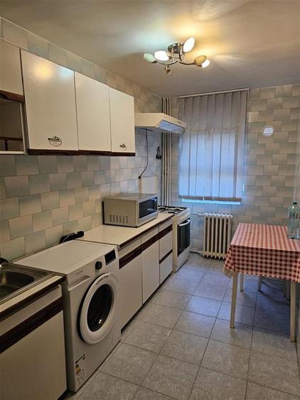 Apartament cu 2 camere decomandat, mobilat în Văcăresti