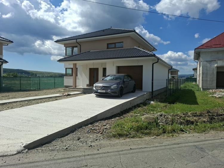Casă cu 4 camere în Jucu