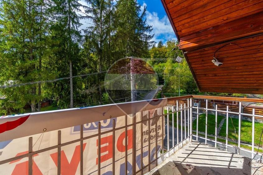 Duplex cu 8 camere cu Teren 304 Mp în Central