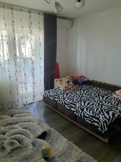 Apartament cu 3 camere semidecomandat în Cantemir