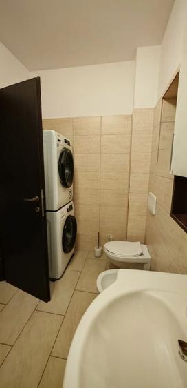 Apartament cu 4 camere decomandat, mobilat în Central