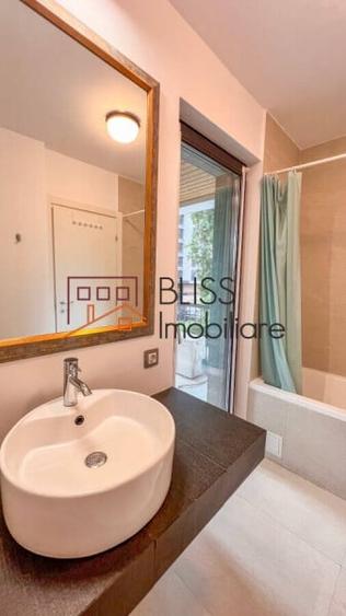 Apartament cu 3 camere semidecomandat în Sisești