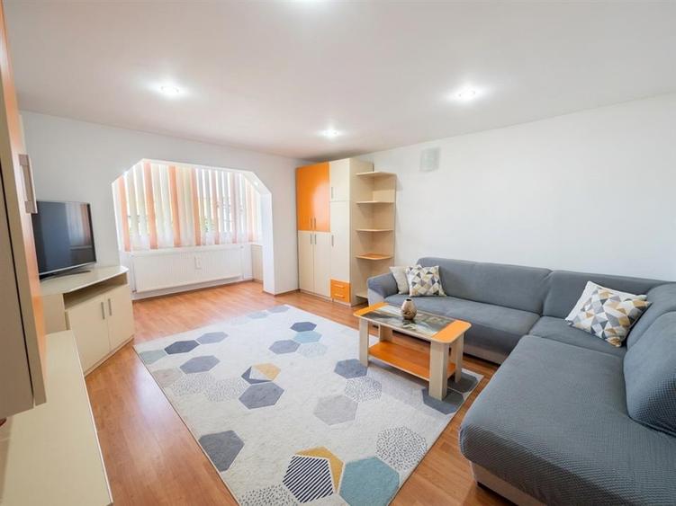 Apartament cu 3 camere decomandat în Cantemir