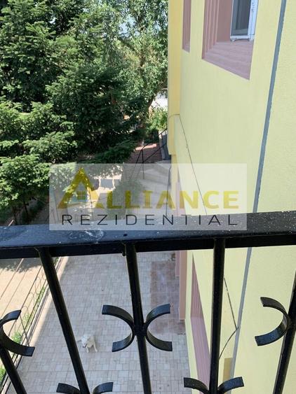 Casă individuală cu 14 camere cu Canalizare în Cățelu