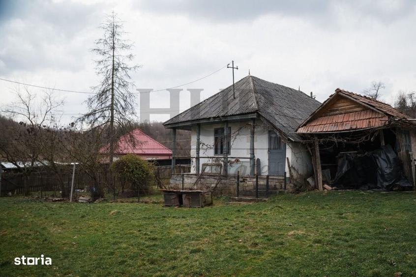 Casă cu 4 camere cu Teren 3358 Mp în Strugari