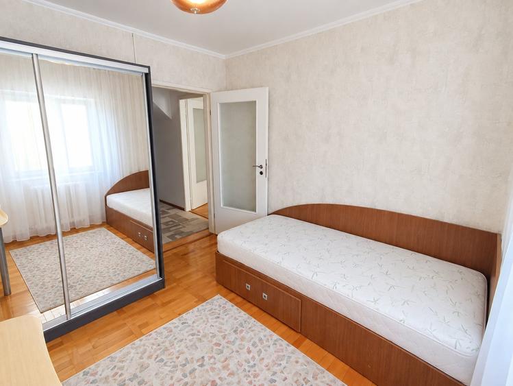 Apartament cu 3 camere decomandat, mobilat în Granit