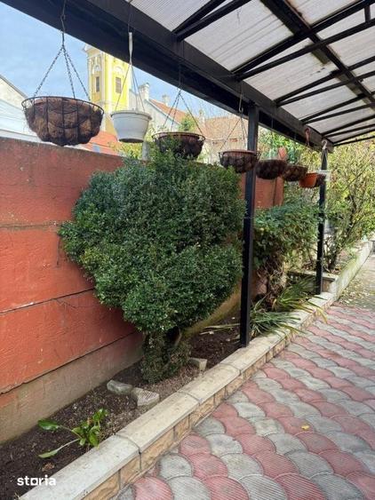 Casă cu 4 camere cu Teren 490 Mp în Central