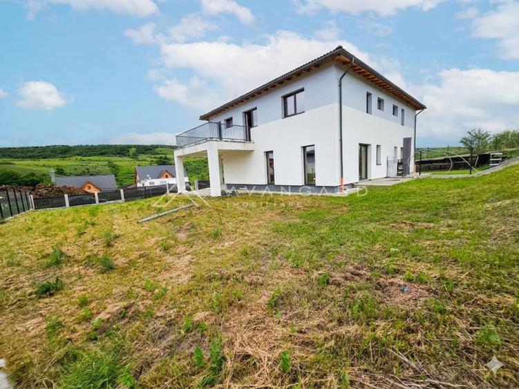Duplex cu 4 camere cu Canalizare în Corușu